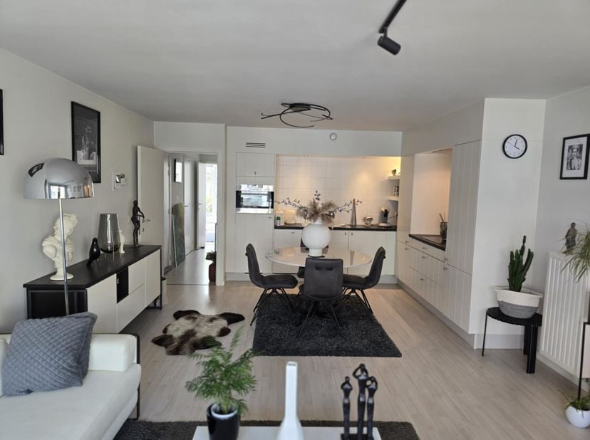 Instapklaar appartement op een centrale locatie. &lt;br /&gt;
&lt;br /&gt;
Dit prachtige appartement geniet van een centrale locatie. We hebben een open zicht aan